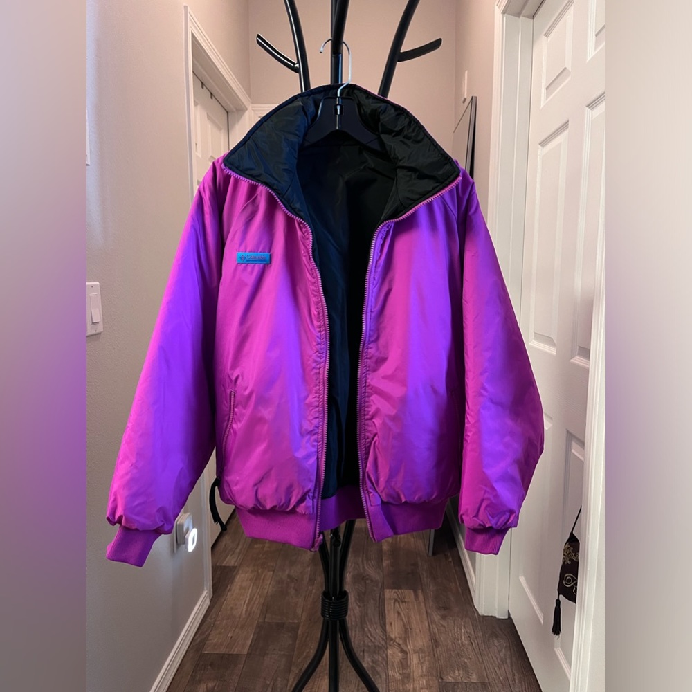 COLUMBIA Sportswear REVERSIBLE Fuchsia & Black medium weight NYLON Jacket